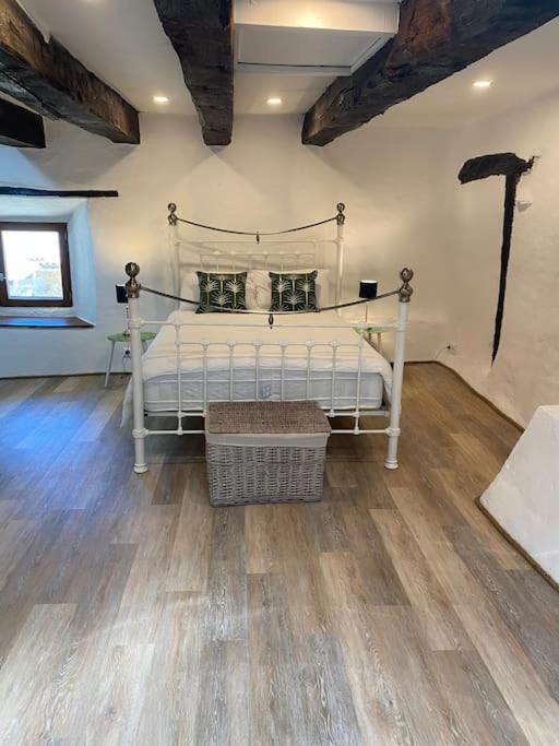 Spacious 1 Bed Home With Shared Pool Champagnac-la-Riviere ภายนอก รูปภาพ