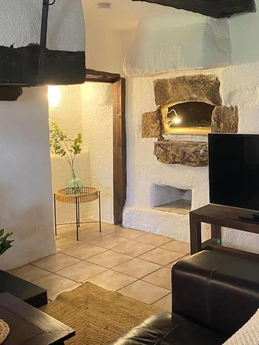 Spacious 1 Bed Home With Shared Pool Champagnac-la-Riviere ภายนอก รูปภาพ