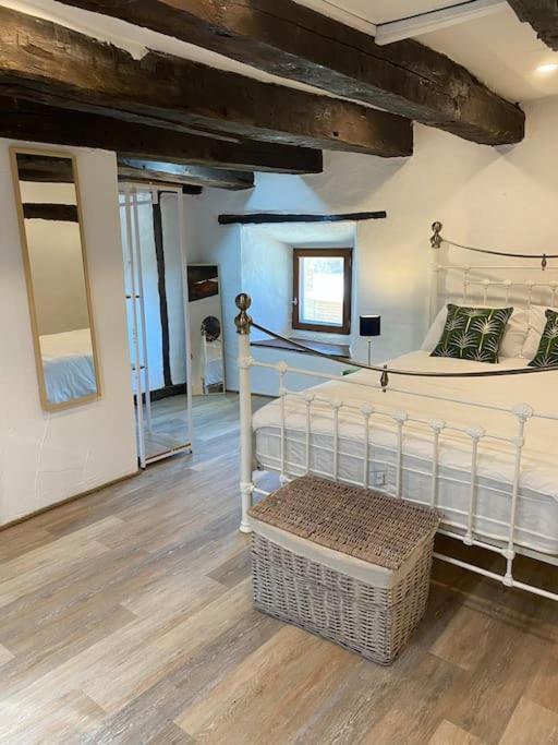 Spacious 1 Bed Home With Shared Pool Champagnac-la-Riviere ภายนอก รูปภาพ